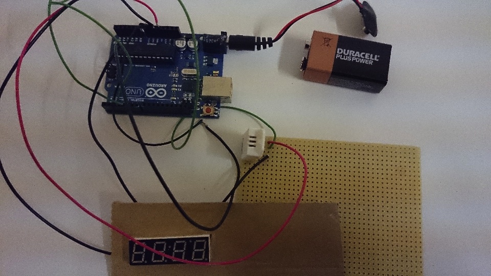 arduino connected to a heat sensor and LED dispay