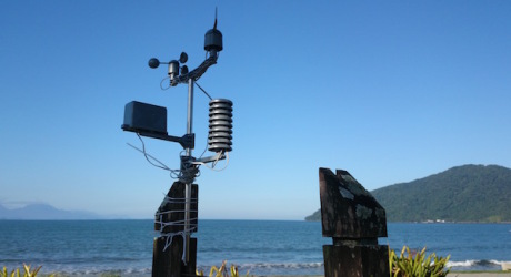 The mobile weather station attached to a sign on Ubatuba beach